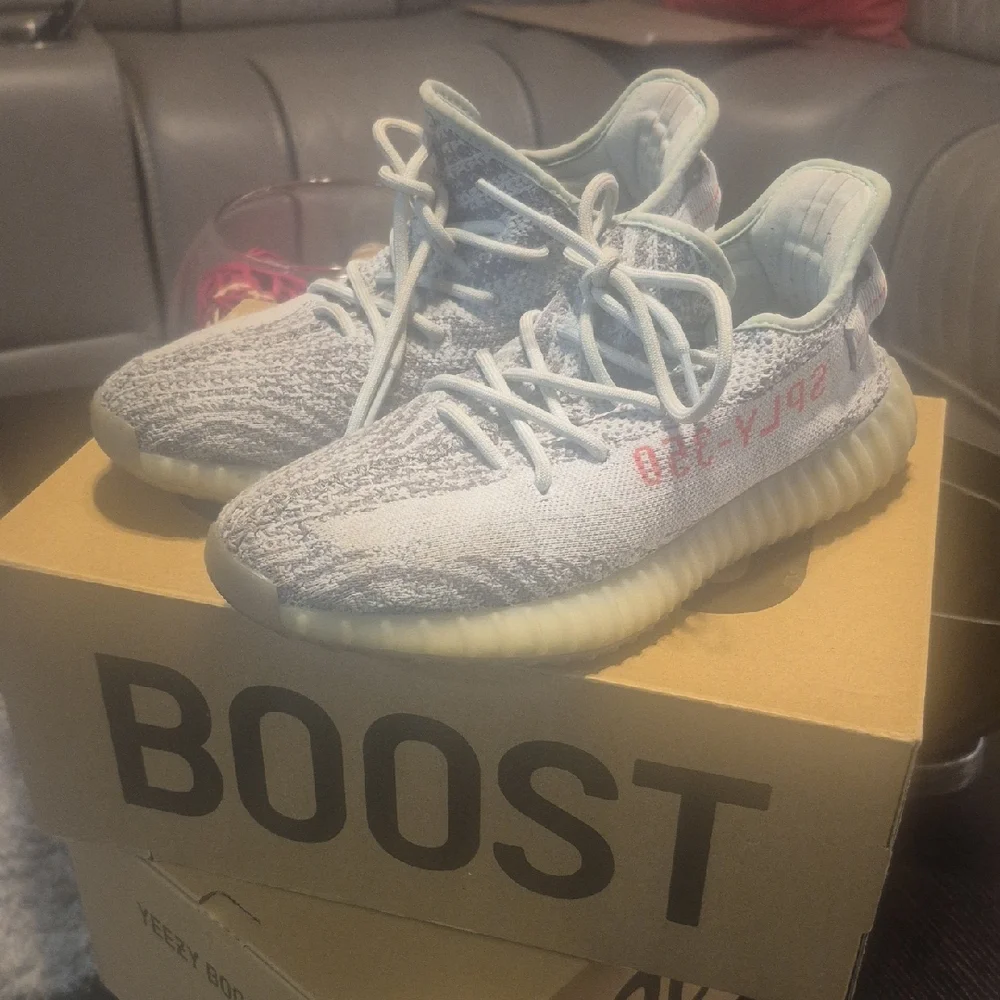 adidas Yeezy Boost 350 V2 Blue Tint size 9.5